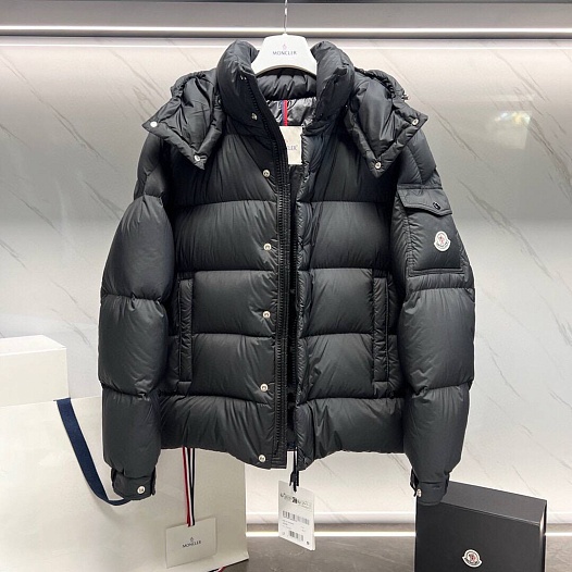 Мужской чёрный пуховик Moncler Vezere   