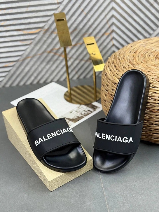 Мужские шлёпанцы Balenciaga embossed-logo