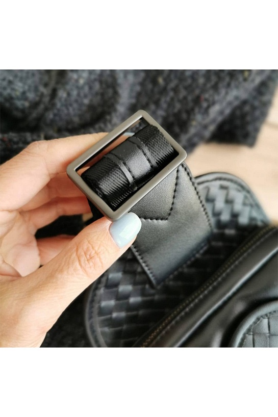 Кожаная чёрная сумка Bottega Veneta 33x17 см