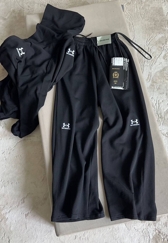 Женский костюм Balenciaga чёрного цвета