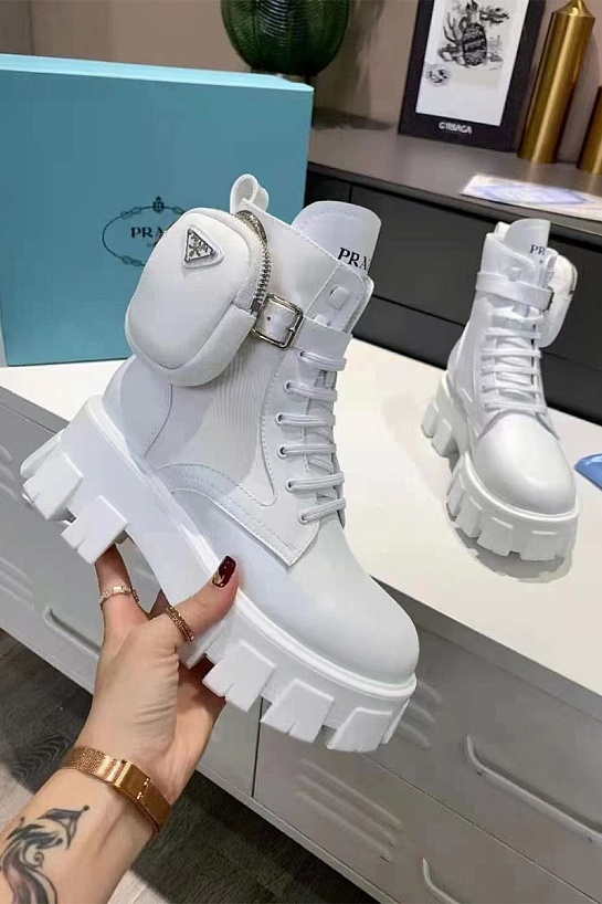 Кожаные женские ботинки Prada белого цвета