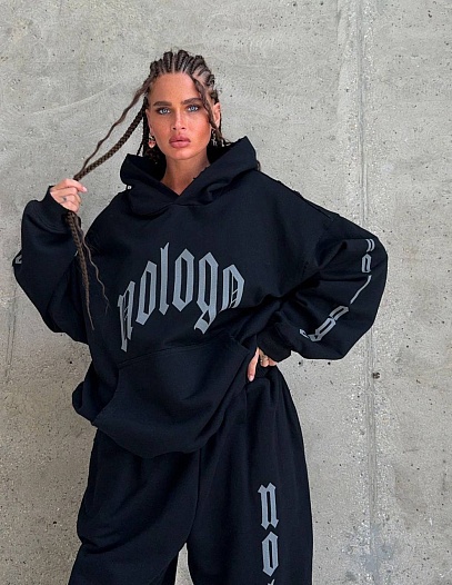 Женский чёрный костюм Balenciaga   