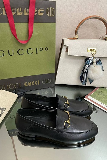Женские кожаные лоферы Gucci чёрного цвета   