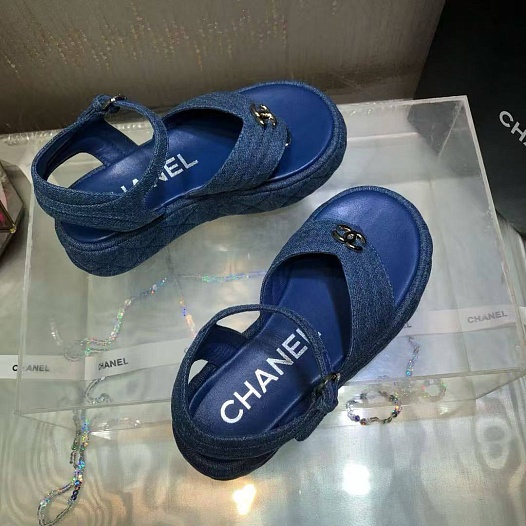 Женские замшевые сандалии синего цвета Chanel   