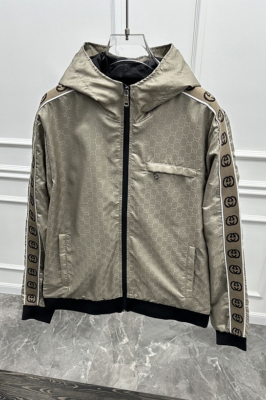 Ветровка бежевого цвета Gucci GG side stripe