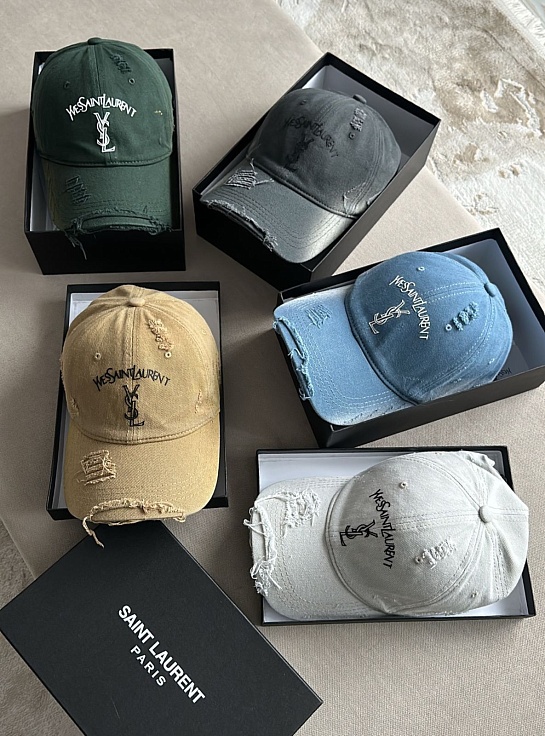 Бежевая бейсболка Yves Saint Laurent