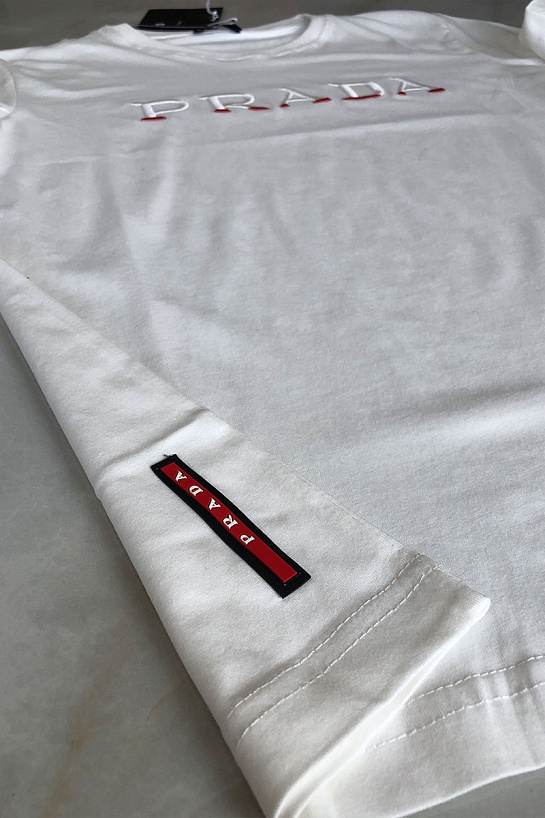 Белая мужская футболка Prada embroidered logo