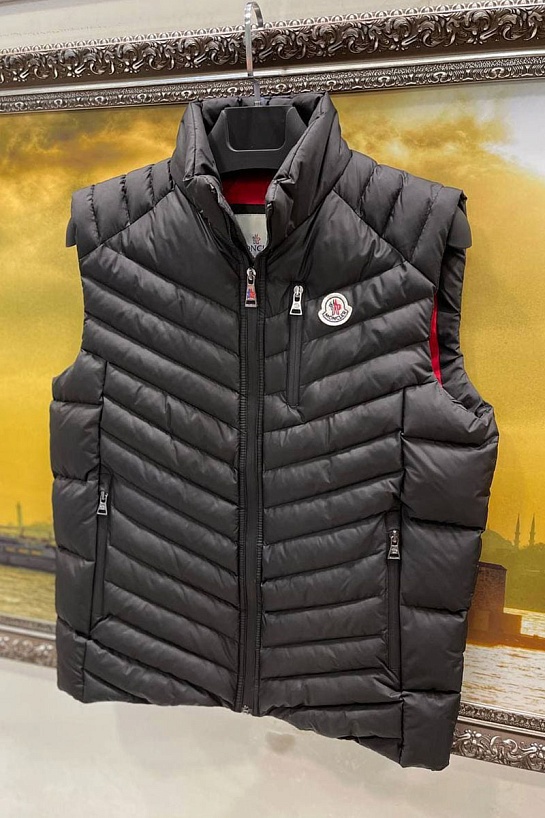 Мужской брендовый жилет Moncler чёрного цвета