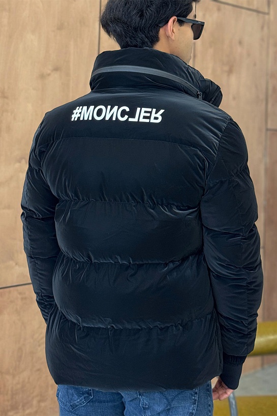 Мужская утеплённая куртка Moncler чёрного цвета