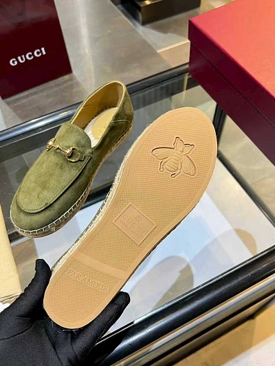 Женские замшевые лоферы Gucci GG Horsebit premium   