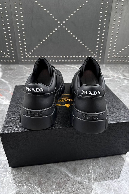 Кожаные кроссовки Prada logo-plaque - Black