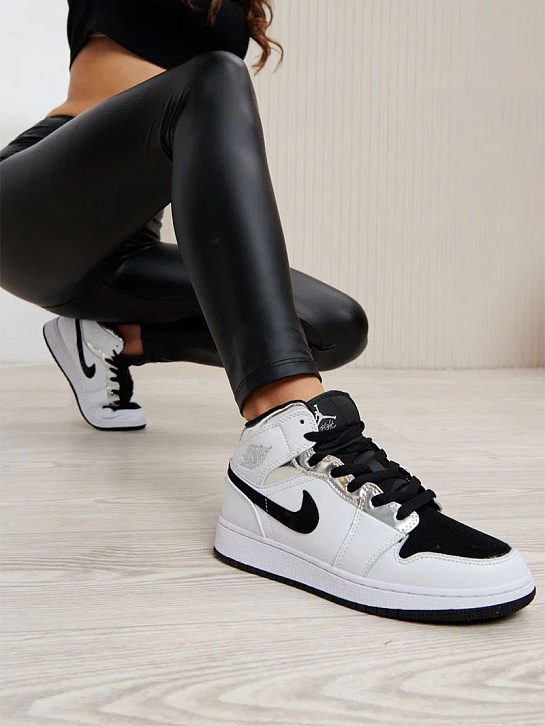 Женские кроссовки Nike Dunk High - White / Black / Silver