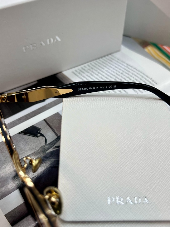 Солнцезащитные очки Prada Loden Lenses