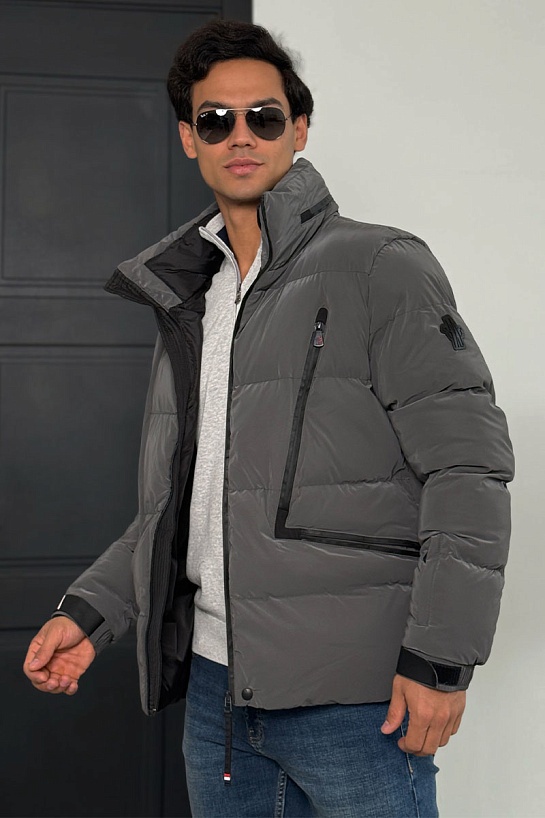 Мужская утеплённая куртка Moncler серого цвета