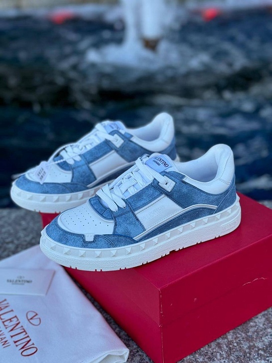 Женские кожаные кроссовки Valentino Freedots - White / Blue