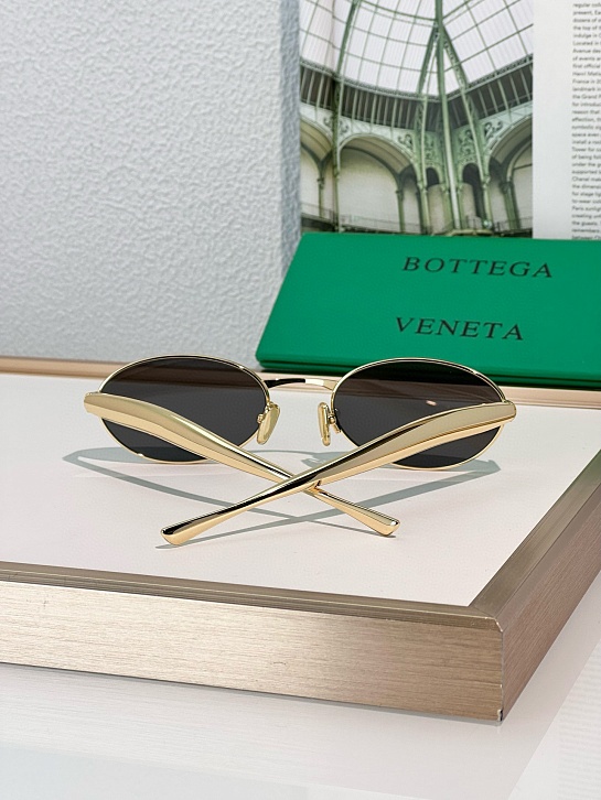Солнцезащитные очки Bottega Veneta Sardine Oval