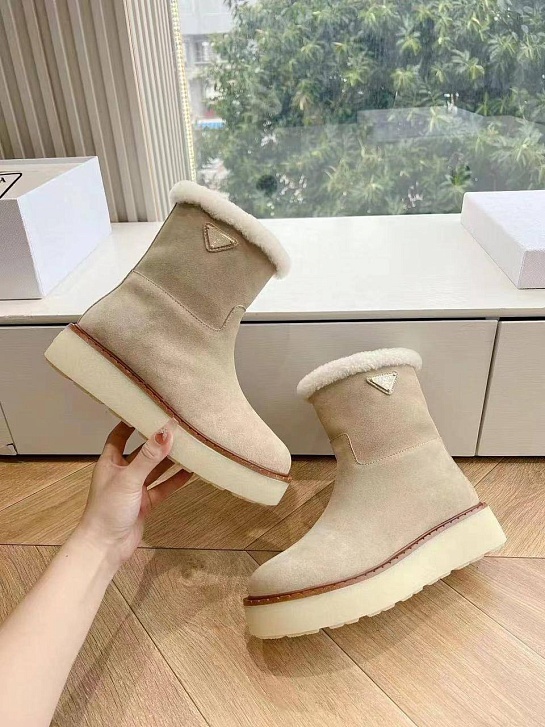 Женские замшевые ботинки с мехом Prada Suede Premium