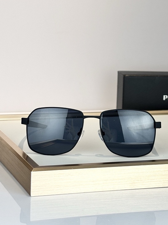 Солнцезащитные очки Prada Linea Rossa