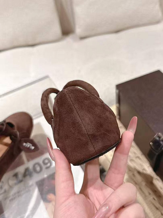 Женские замшевые балетки Alaia