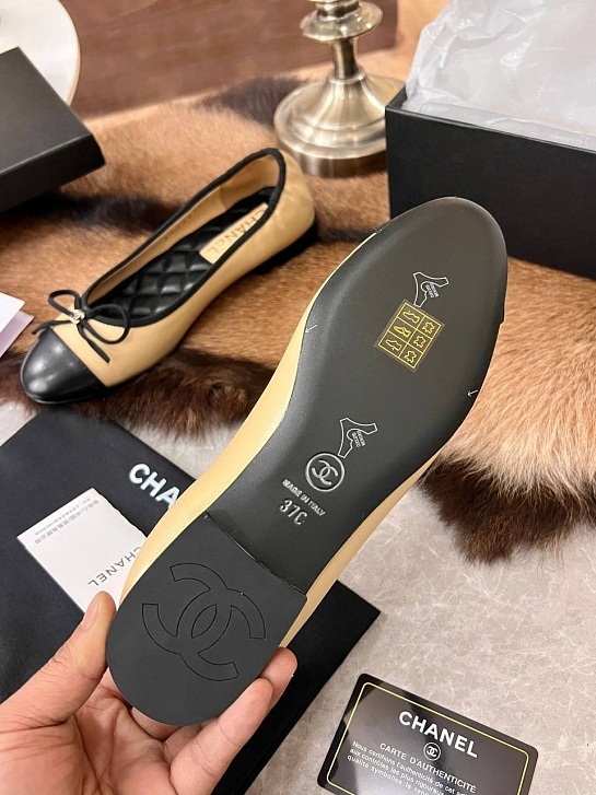 Женские балетки Chanel Flats - Beige / Black