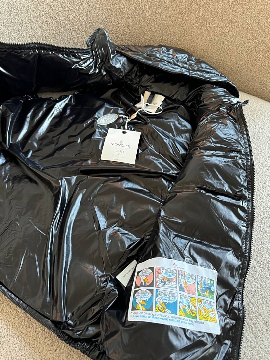 Женский чёрный жилет Moncler