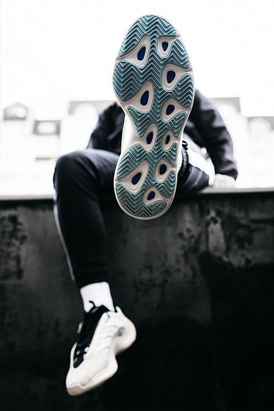 Кроссовки Adidas Yeezy Boost 700 V3 "Azael"