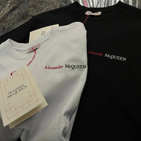 Мужская оверсайз футболка Alexander McQueen чёрного цвета