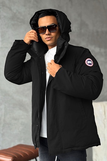 Чёрный пуховик Canada Goose Sanford logo-patch   