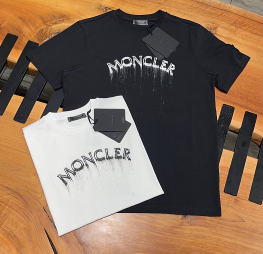 Мужская чёрная футболка Moncler logo-print   