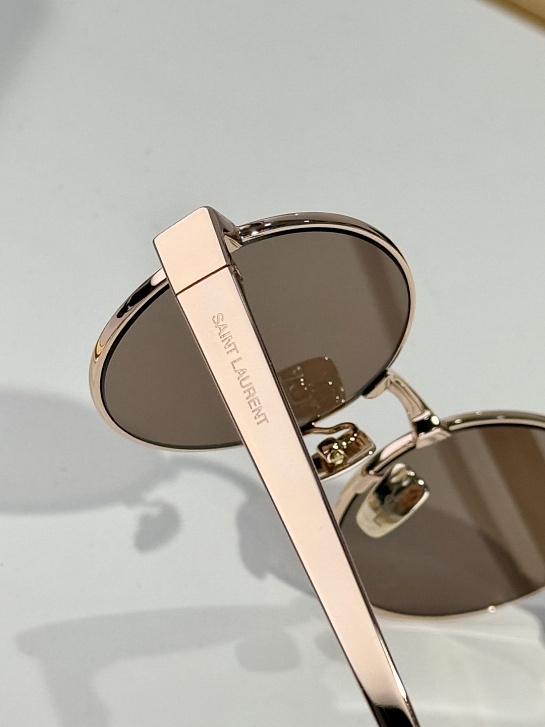 Солнцезащитные очки Yves Saint Laurent Eyewear