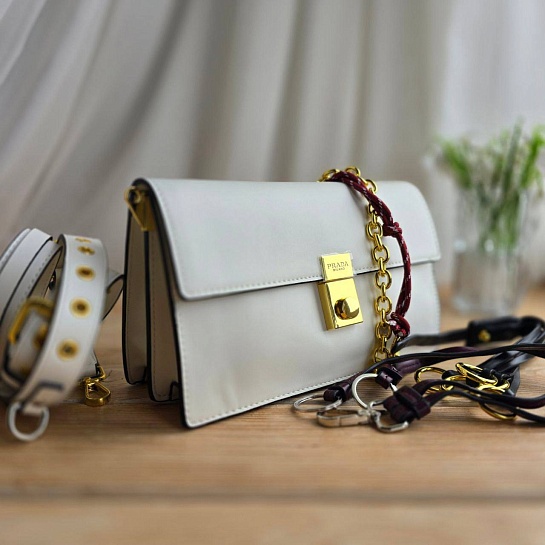 Кожаная сумка Prada Small Soft Sound 23x14 см