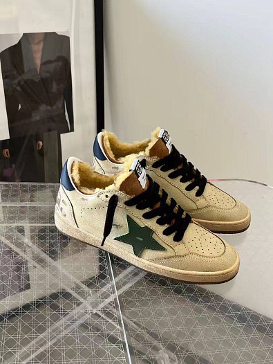 Женские кроссовки с мехом Golden Goose   