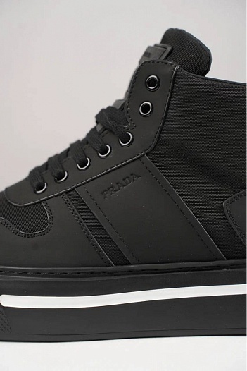 Комбинированные кроссовки с мехом Prada   