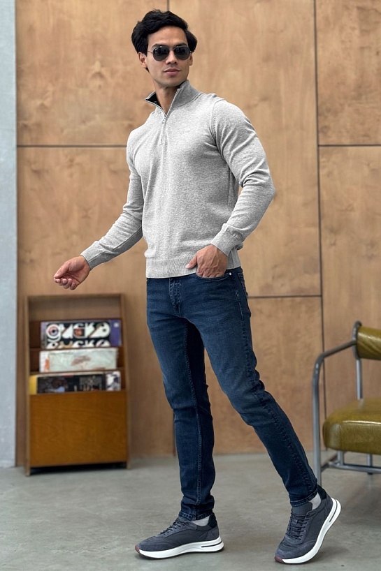 Мужской джемпер Hugo Boss серого цвета