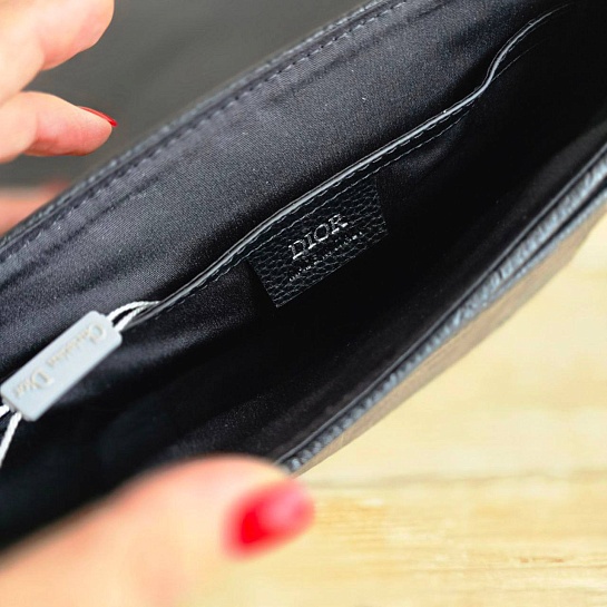 Кожаная чёрная сумка Dior Gravity 20x16 см