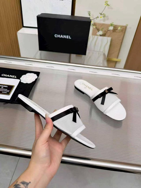 Женские кожаные шлёпанцы Chanel premium