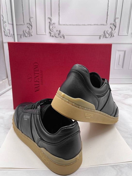 Кожаные кроссовки Valentino Garavani Upvillage - Black