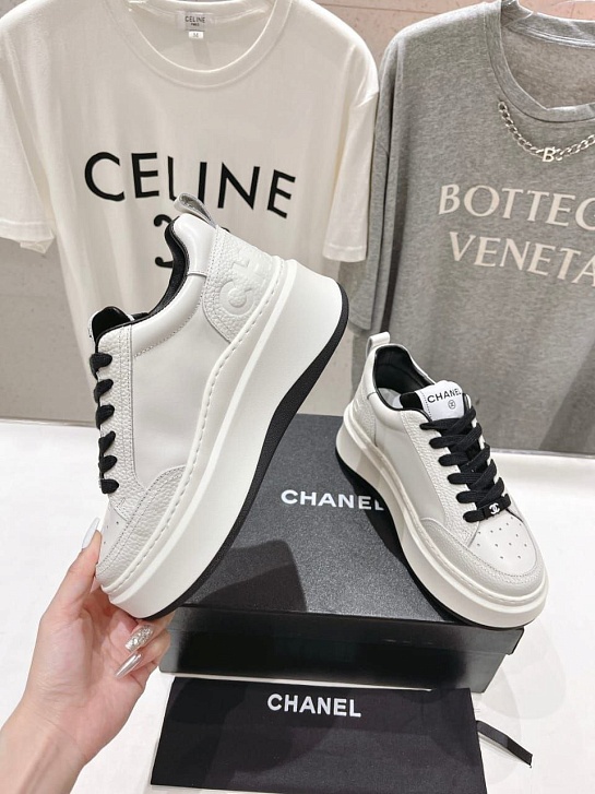 Женские кожаные кроссовки Chanel