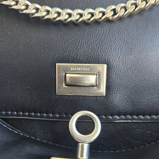 Кожаная сумка Balenciaga Rodeo 34x19 см