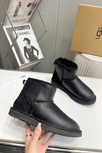Мужские чёрные ботинки UGG Classic   