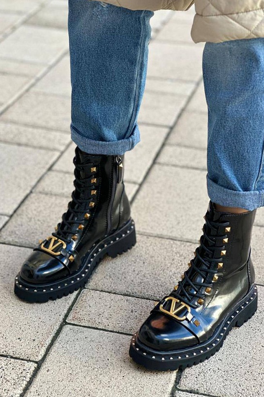 Женские чёрные кожаные ботинки Valentino