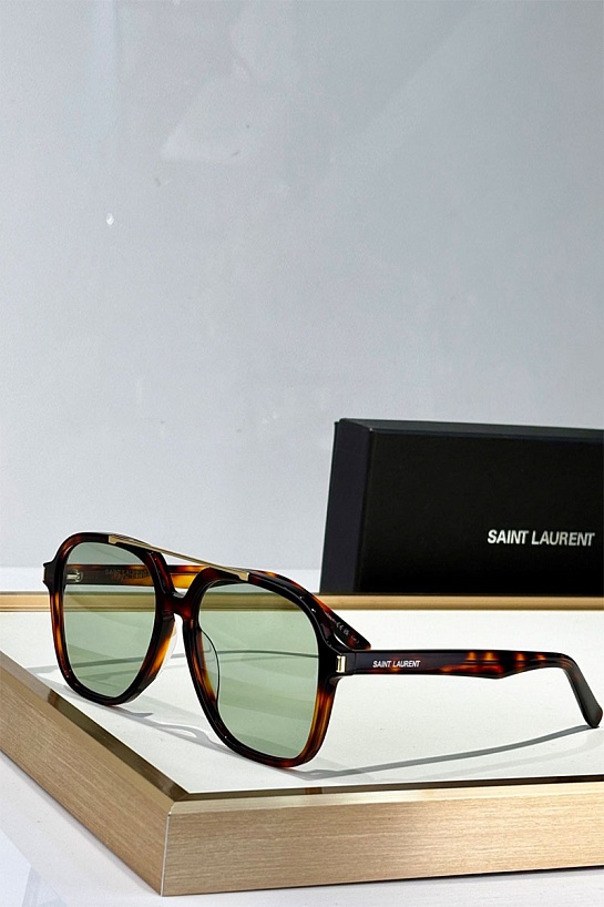 Солнцезащитные очки Yves Saint Laurent