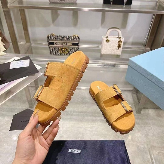 Женские замшевые сандалии Prada