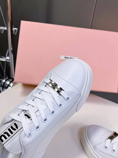 Женские белые кроссовки MIU MIU   