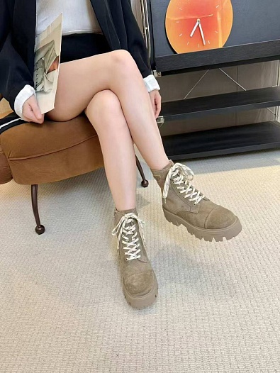 Женские замшевые ботинки Prada   