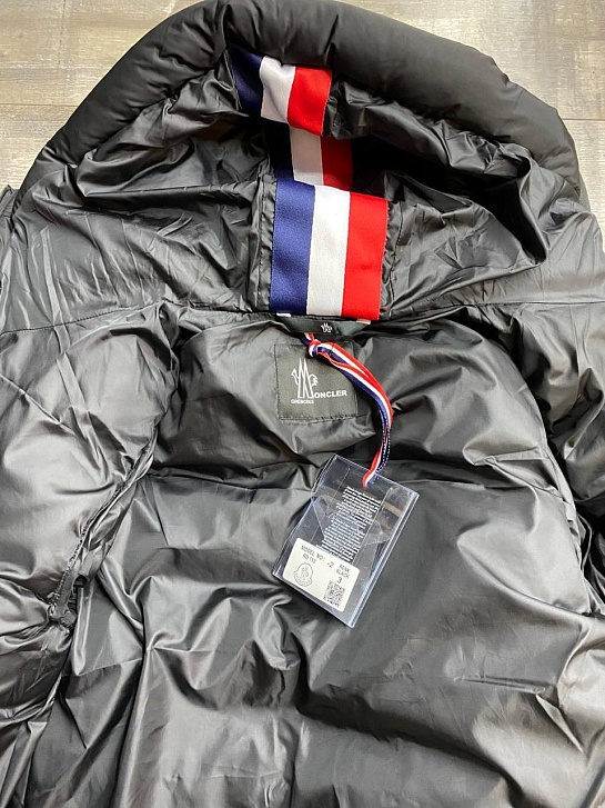 Утеплённая тёмно-серая куртка Moncler Grenoble