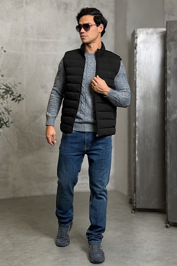 Мужской чёрный жилет Kiton   