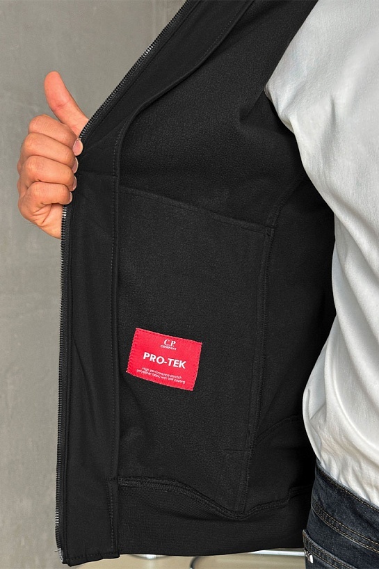 Чёрная ветровка C.P. Company Pro-Tek lens detail