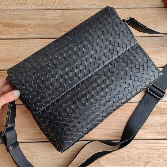 Кожаная сумка Bottega Veneta Intrecciato 31x22 см