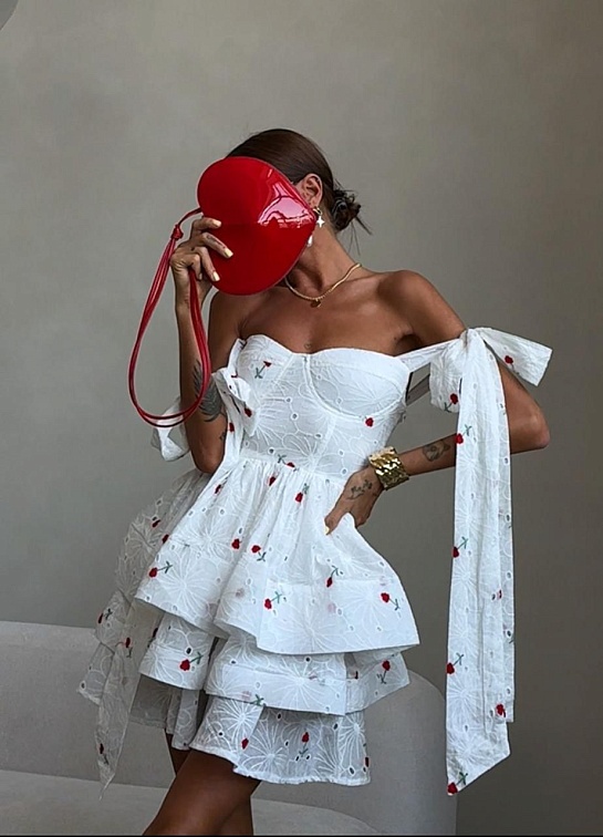 Белое женское платье Yves Saint Laurent